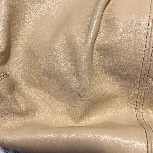 Tan coach purse - Picture 4 of 7